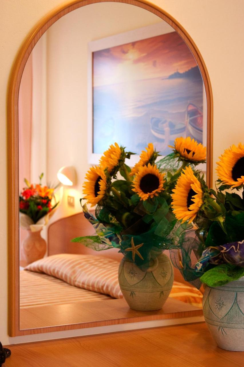Hotel Karin Marebello ภายนอก รูปภาพ