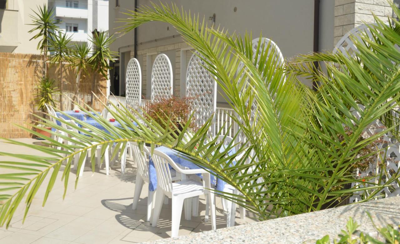 Hotel Karin Marebello ภายนอก รูปภาพ