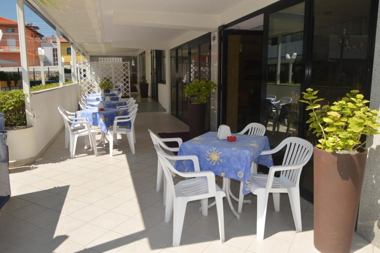 Hotel Karin Marebello ภายนอก รูปภาพ