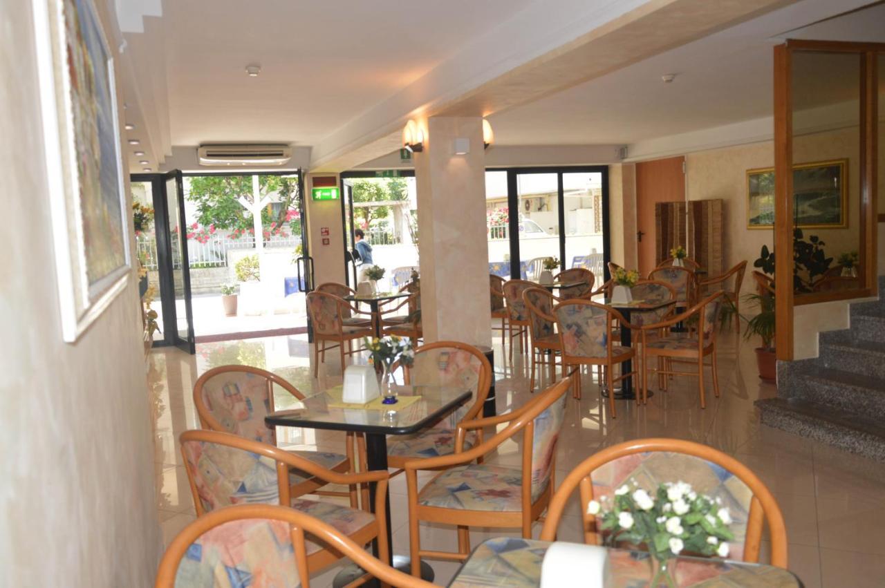 Hotel Karin Marebello ภายนอก รูปภาพ
