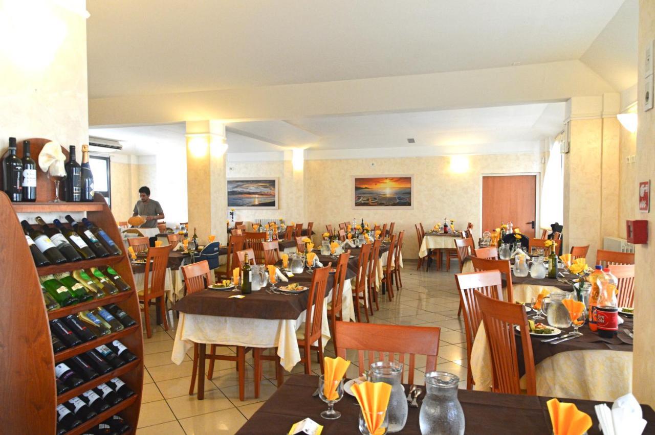 Hotel Karin Marebello ภายนอก รูปภาพ