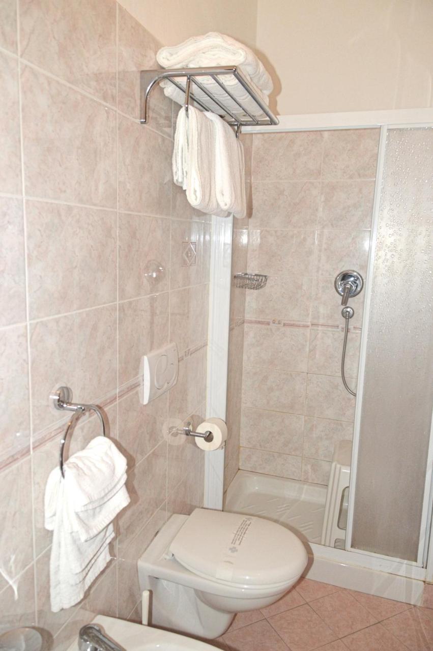 Hotel Karin Marebello ภายนอก รูปภาพ