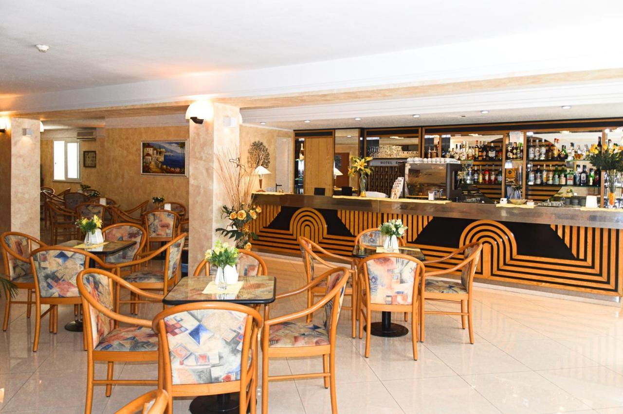 Hotel Karin Marebello ภายนอก รูปภาพ