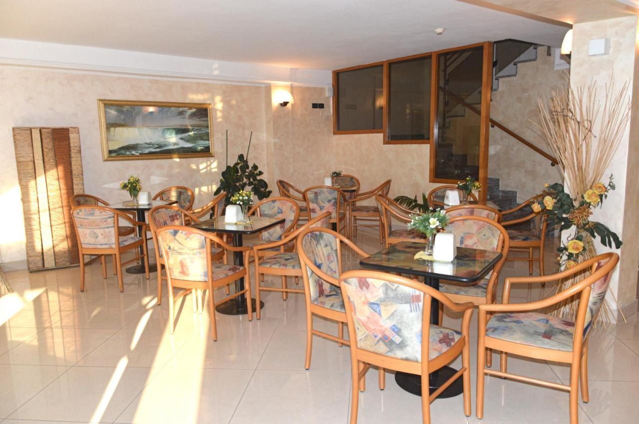 Hotel Karin Marebello ภายนอก รูปภาพ