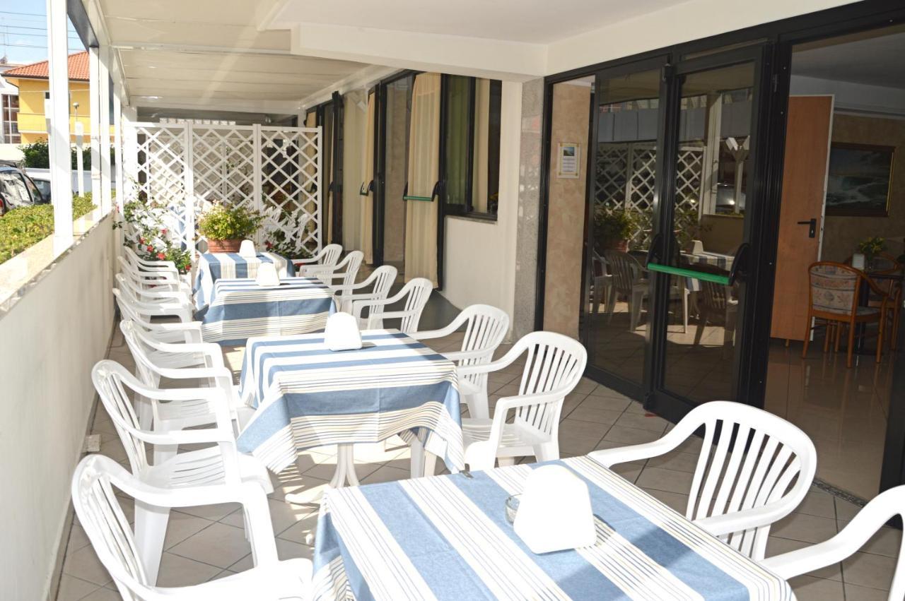 Hotel Karin Marebello ภายนอก รูปภาพ