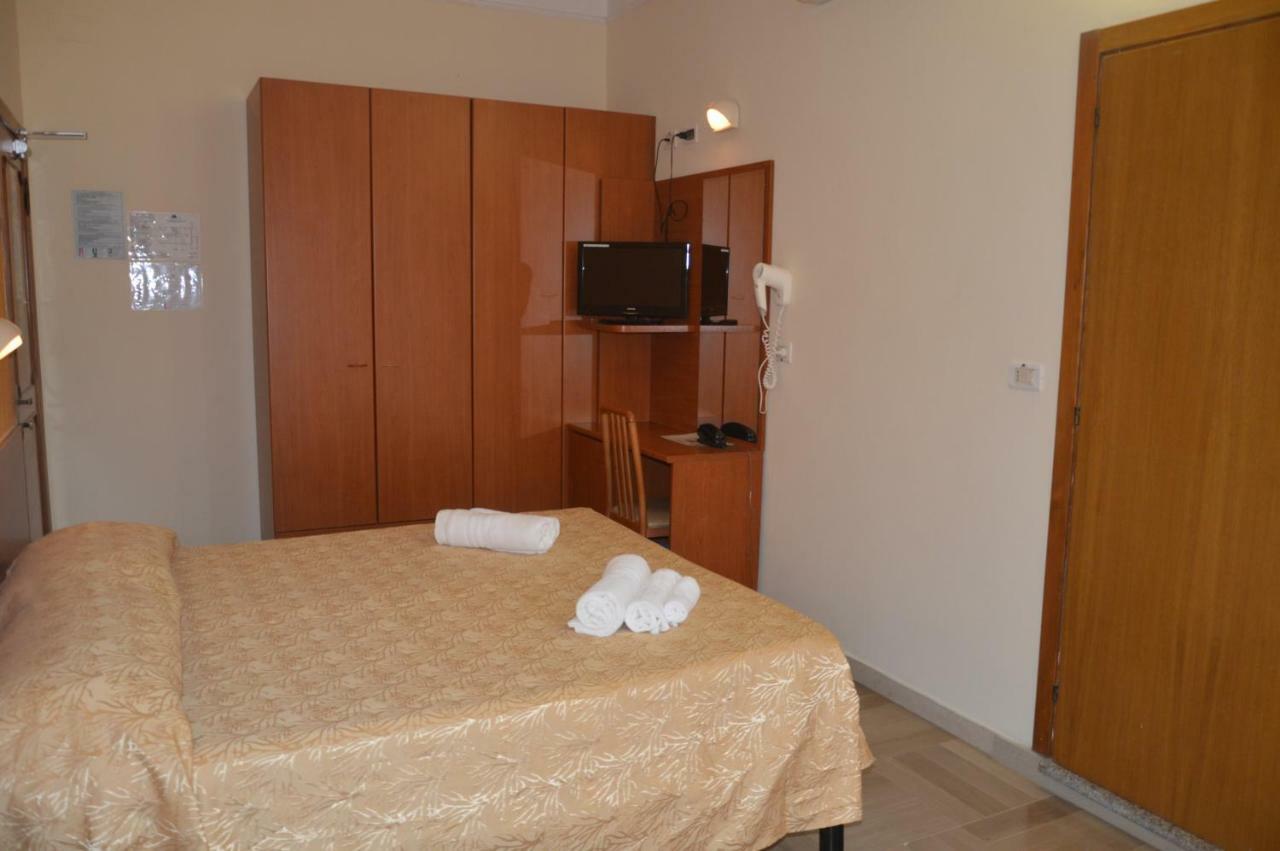Hotel Karin Marebello ภายนอก รูปภาพ