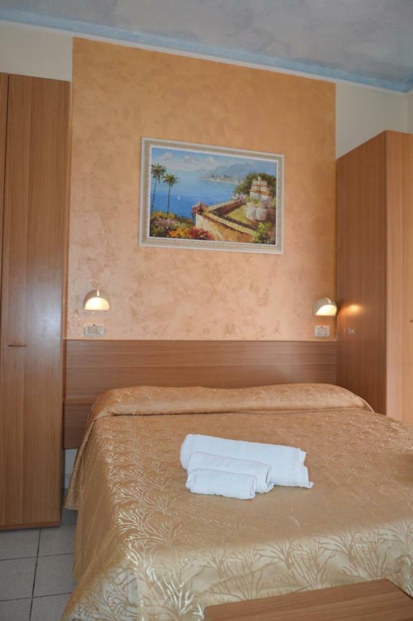Hotel Karin Marebello ภายนอก รูปภาพ